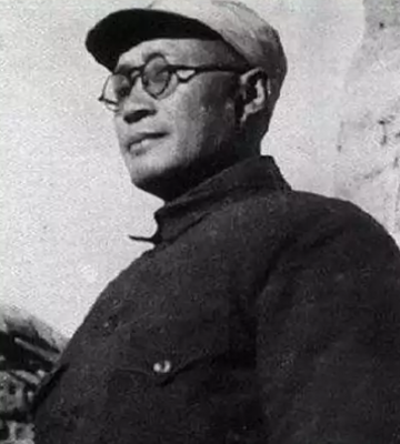 攻打黃維兵團，眾多將領紛紛請戰，陳賡託私人關係，劉鄧相視一笑