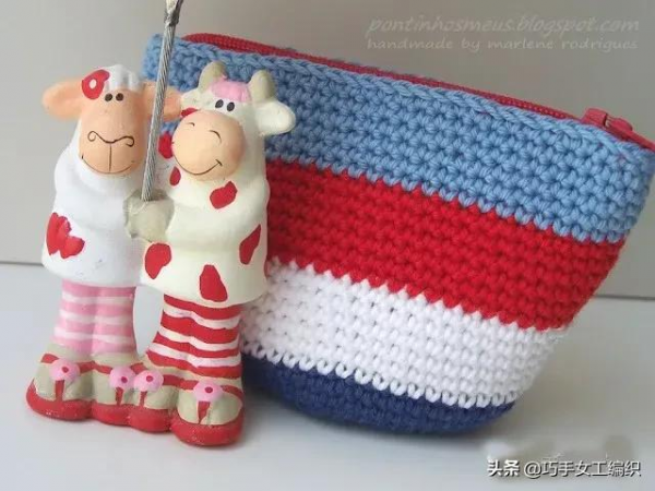 舊衣褲的拉鍊剪下來後，用鉤針戳一圈就有無數的收納