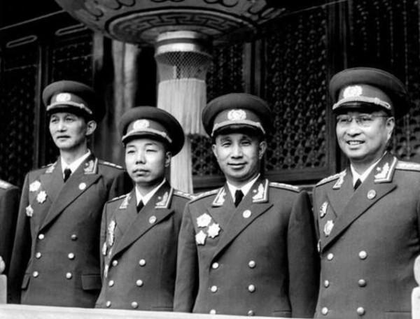 中國唯一“六星上將”洪學智：妻子現百歲高齡，兒子一省長一少將