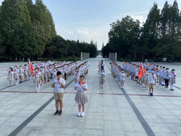 賡續精神血脈 傳承紅色基因——淮師二附小少先大隊舉行主題尋訪活動