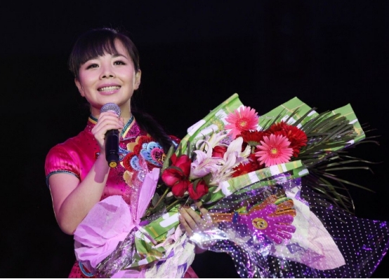 王二妮：22歲成名，29歲嫁初戀農村丈夫，被婆家寵成小公主