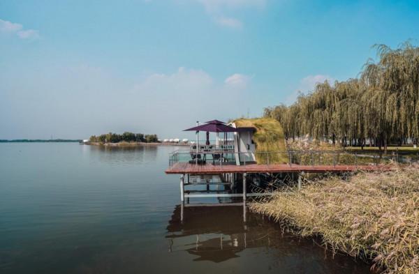 沙湖邊的超級網紅酒店，住在蛋裡是什麼樣的體驗