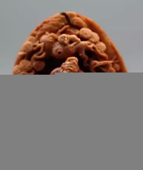 桃子誰都吃過,可是如此勁爆的桃核雕刻誰見過? 桃子誰都吃過,可是如此勁爆的桃核雕刻誰見過?