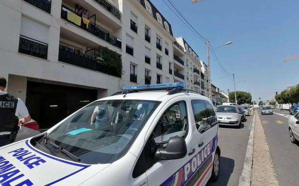 妻兒被殺害後，男子找人殺自己，但僥倖活命