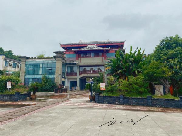 四川德陽有一座小眾古鎮，曾經是三國古戰場，現在都是徽派建築