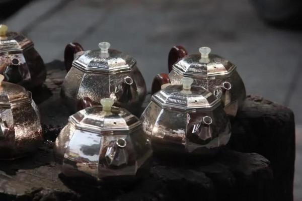 玉蓋銀身海黃柄！這八角西施壺好美！珍藏品來了