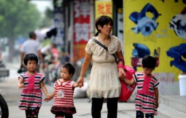 三胎開放效果不理想,為啥多數年輕夫妻不肯多生一個?被戳中了 三胎開放效果不理想,為啥多數年輕夫妻不肯多生一個?被戳中了