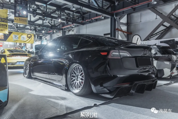 這輛特斯拉Model 3應該剎得住,提車之前剎車改件都準備好了 這輛特斯拉Model 3應該剎得住,提車之前剎車改件都準備好了