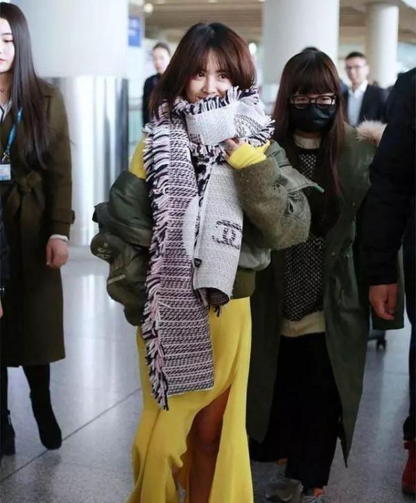 除了蔡依林，還有誰敢這樣穿？一襲高開叉連衣裙，配一頭粉色頭髮