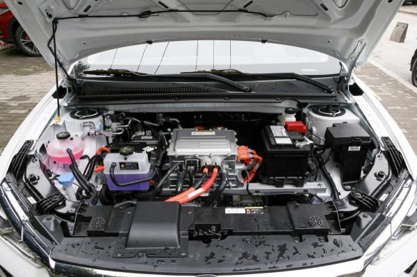 好開也親民的代步小車，一公里才5分錢，配置豐富，實拍比亞迪e2