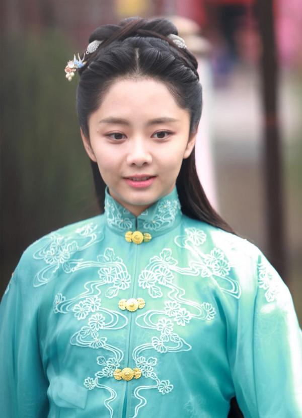 娛樂圈三位長著孩子臉的女星,即使30歲了演高中生也一點都不違和 娛樂圈三位長著孩子臉的女星,即使30歲了演高中生也一點都不違和