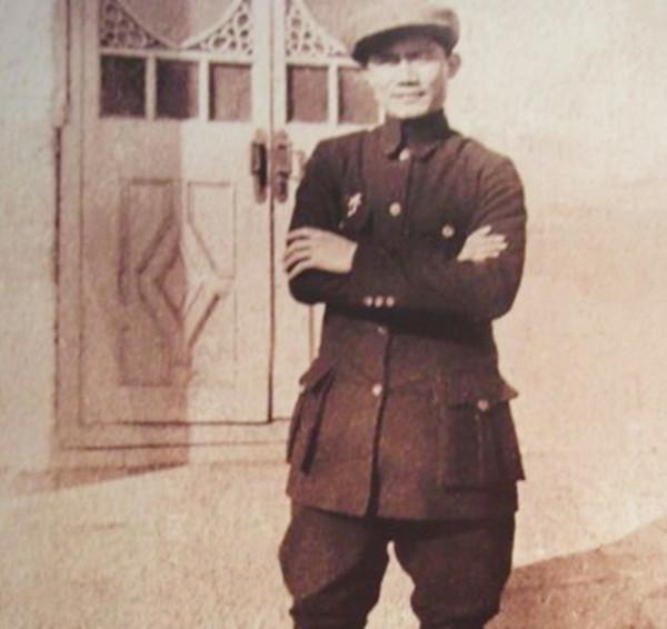 關鍵時刻，小兵下命令：首長，你現在得歸我指揮！讓將軍永生難忘