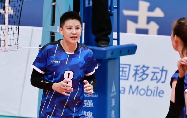 女排36歲前國手官宣退役！王一梅直言很難受，上海損失一員大將