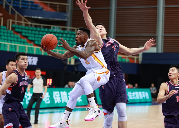 56+22+27!頂撞趙繼偉之人打瘋了 2戰詮釋外援真香定律 56+22+27!頂撞趙繼偉之人打瘋了 2戰詮釋外援真香定律