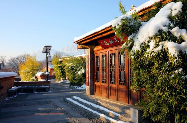 雪後廟荒村,翠竹白雪,如同一幅清淡素雅的水墨畫 雪後廟荒村,翠竹白雪,如同一幅清淡素雅的水墨畫