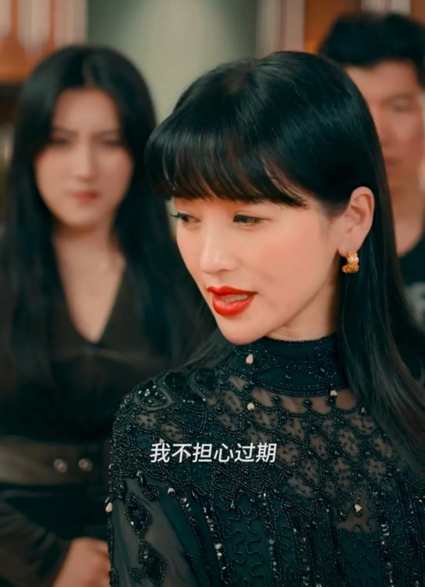 金莎回應38歲沒結婚！挑戰成熟風意外撞臉趙雅芝，自曝去求姻緣