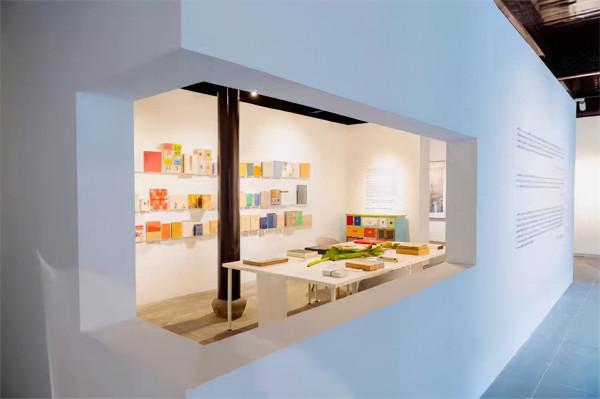 文箋舒捲處 詩意有迴文——寫在周晨《植物記憶與制書樂》作品展之前