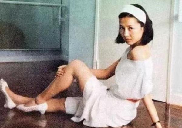 賭王四姨太14歲父親去世，讀書不多野心大，29歲嫁68歲賭王賭對了