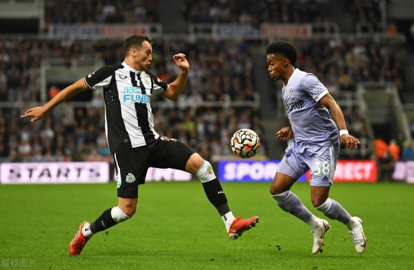 1-1，控球65%仍不贏！曼聯提款機持續低迷，一夜跌至倒數第四名