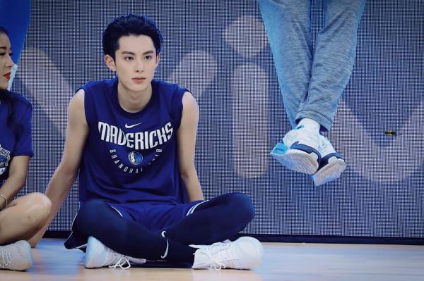 收錢了還是有隱情?閉著眼就誇的7位明星,毀了自己,也害了別人 收錢了還是有隱情?閉著眼就誇的7位明星,毀了自己,也害了別人