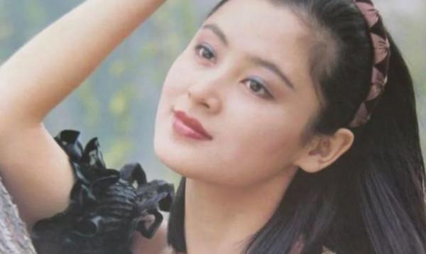 雖然五官有瑕疵,這些女演員卻堅持零整容,照樣美得傾國傾城 雖然五官有瑕疵,這些女演員卻堅持零整容,照樣美得傾國傾城