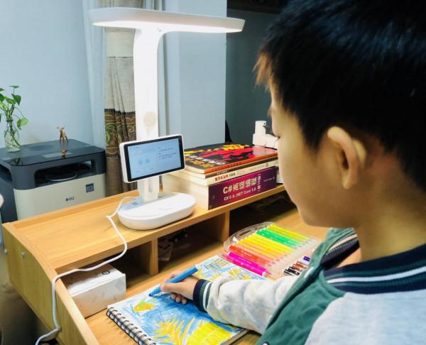 一臺高標準護眼燈還自帶學習機功能,是否能取代培訓機構的輔導? 一臺高標準護眼燈還自帶學習機功能,是否能取代培訓機構的輔導?