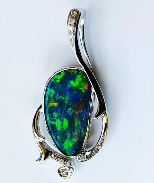 只知原石美可不行,帶你揭秘原石的“美貌密碼” 只知原石美可不行,帶你揭秘原石的“美貌密碼”