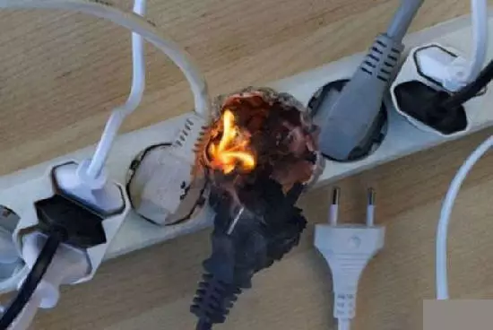 注意!這種";萬能插座";早已被禁,你家還在用嗎? 注意!這種";萬能插座";早已被禁,你家還在用嗎?