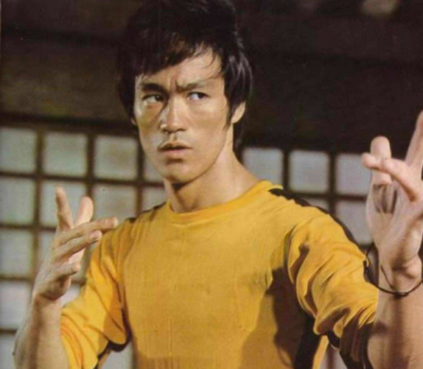 選擇葬在外國的5位明星，各有各的苦衷，最小的僅26歲