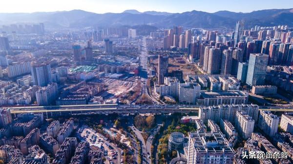 雲南的四個中心城市，昆明國際城市、曲靖副中心、楚雄和蒙自