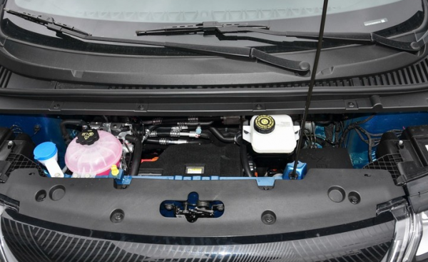 比亞迪海豚將刀片電池融入車身結構，小巧車身蘊藏寬大空間