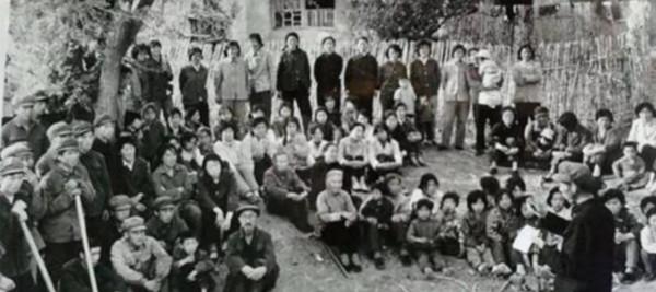 1981年,他躲入深山“登基”,發展了55名佳麗,其中還有村鎮幹部 1981年,他躲入深山“登基”,發展了55名佳麗,其中還有村鎮幹部