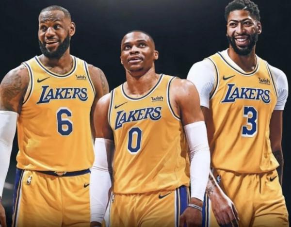 6總冠軍，7全明星，13名主力，湖人首發咋排？四個字：防守+空間