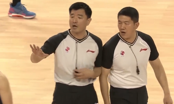 大爭議！廣東落後20分杜鋒愛將兇狠鎖喉山西外援，裁判吹普通犯規