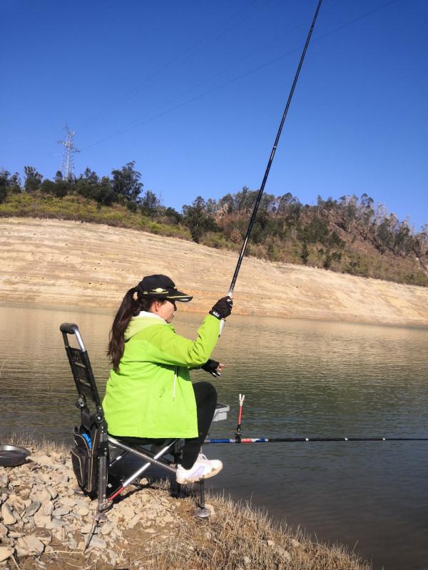 梅姐成功霸佔老公釣位,迎來新年開門紅 梅姐成功霸佔老公釣位,迎來新年開門紅