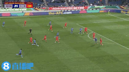 唏噓！34歲蒿俊閔想強突28歲遠藤航，被對手卡位+造犯規