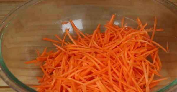 胡蘿蔔上鍋蒸一蒸，是我家過年必做壓軸菜，每年這道菜都先光碟