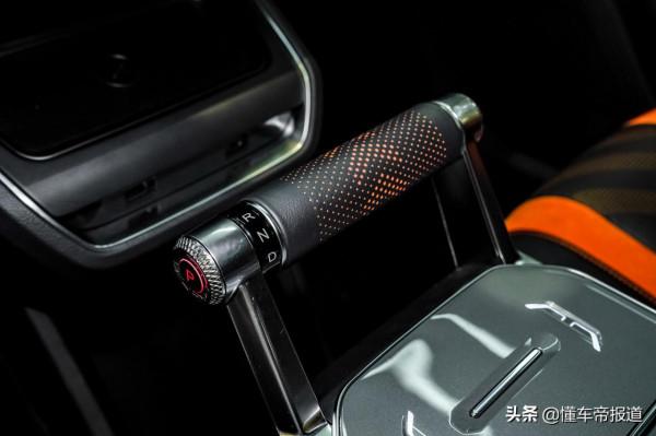 新車|開車像開星際戰艦?愛馳U6靜態解析:擋把新穎 或售20萬以上 新車|開車像開星際戰艦?愛馳U6靜態解析:擋把新穎 或售20萬以上