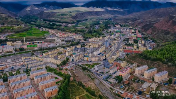 甘肅第二大城市，面積是蘭州的三倍，中華裕固風情走廊所在地