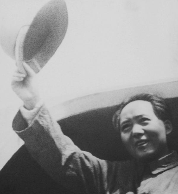 蔣介石讓陳布雷也寫《沁園春·雪》，想把毛澤東壓下去，結局如何