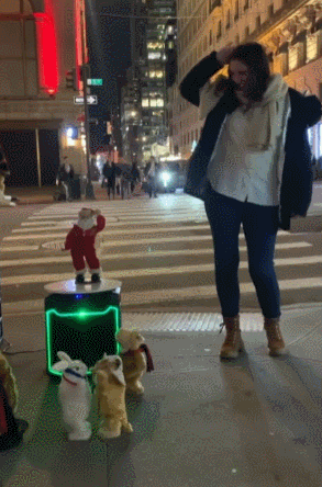 妹子表示紐約街頭很危險，卻被這樣一位街頭藝術家，瞬間治癒了