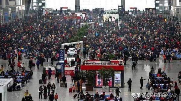 故鄉容不下肉身，他鄉安放不了靈魂