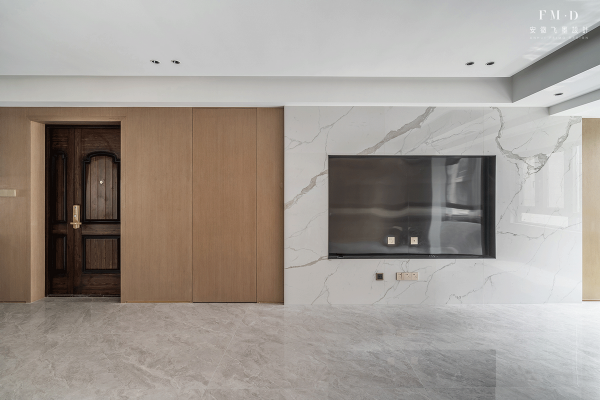 沒有想到，120㎡客廳陽臺打通後地磚通鋪，看起來比大平層還寬敞