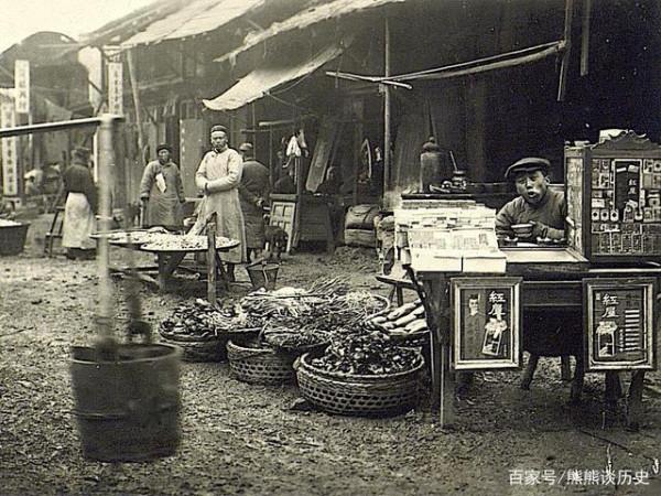 百年前的漢口：滿街的美國紅屋牌香菸