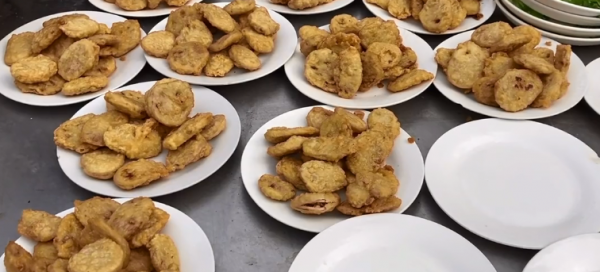 山東農村大席菜太豪橫了，360塊錢16個菜，場面壯觀外地人看傻眼