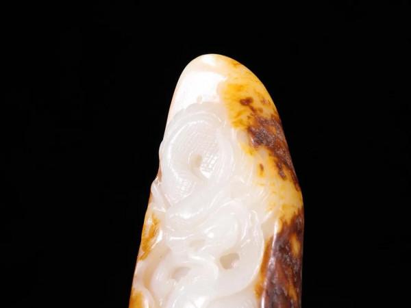 舊藏「和田玉籽料 祥龍 原石雕」 舊藏「和田玉籽料 祥龍 原石雕」