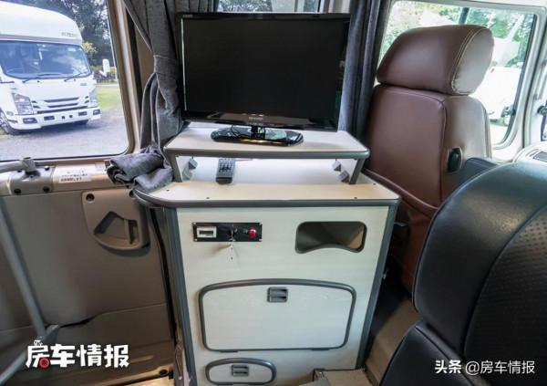 ​新款中巴房車，4.0T超強動力可睡6人，空間夠大適合全家一起遊玩