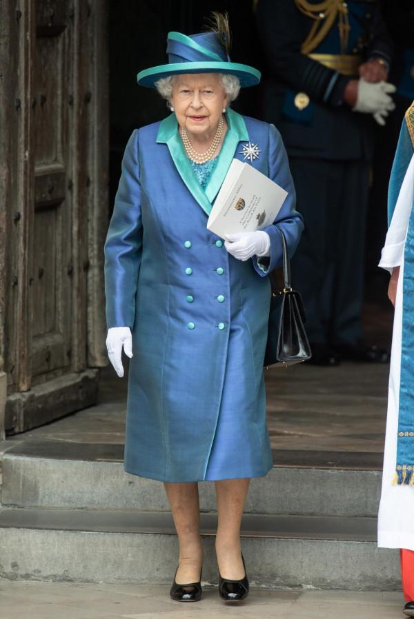 英媒：因身體“不適”，95歲英國女王暫時放棄騎馬