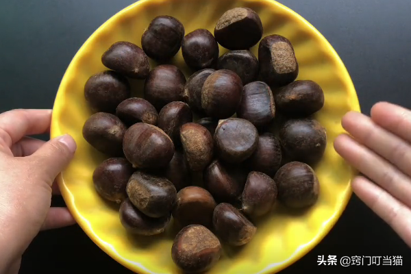吃了30年板栗才知道，板栗殼上有個“小機關”，1秒剝一個，爽