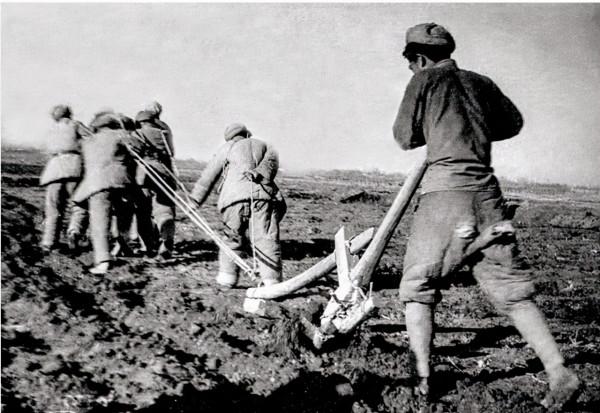 67年前建立的新疆建設兵團,解決了困擾邊疆穩定和繁榮的歷史難題 67年前建立的新疆建設兵團,解決了困擾邊疆穩定和繁榮的歷史難題